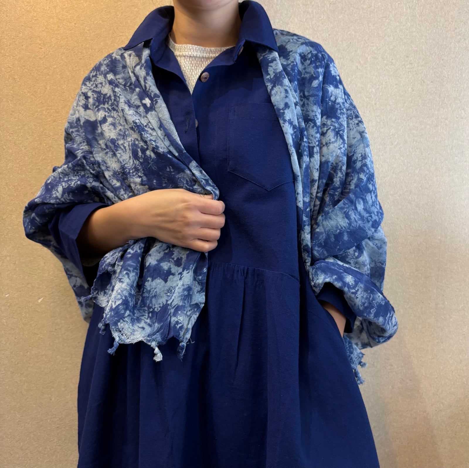45rpm ビンテージ 藍染 花柄ネイビー ストール ガーゼ 藍染ストール ガーゼ 群雲染め – aitoki - 時を楽しむ丁寧な暮らし